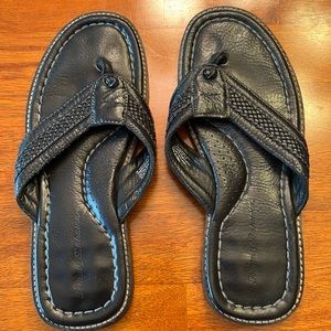 Mens size 9 black leather Tommy Bahama flip flops. Only worn a few times